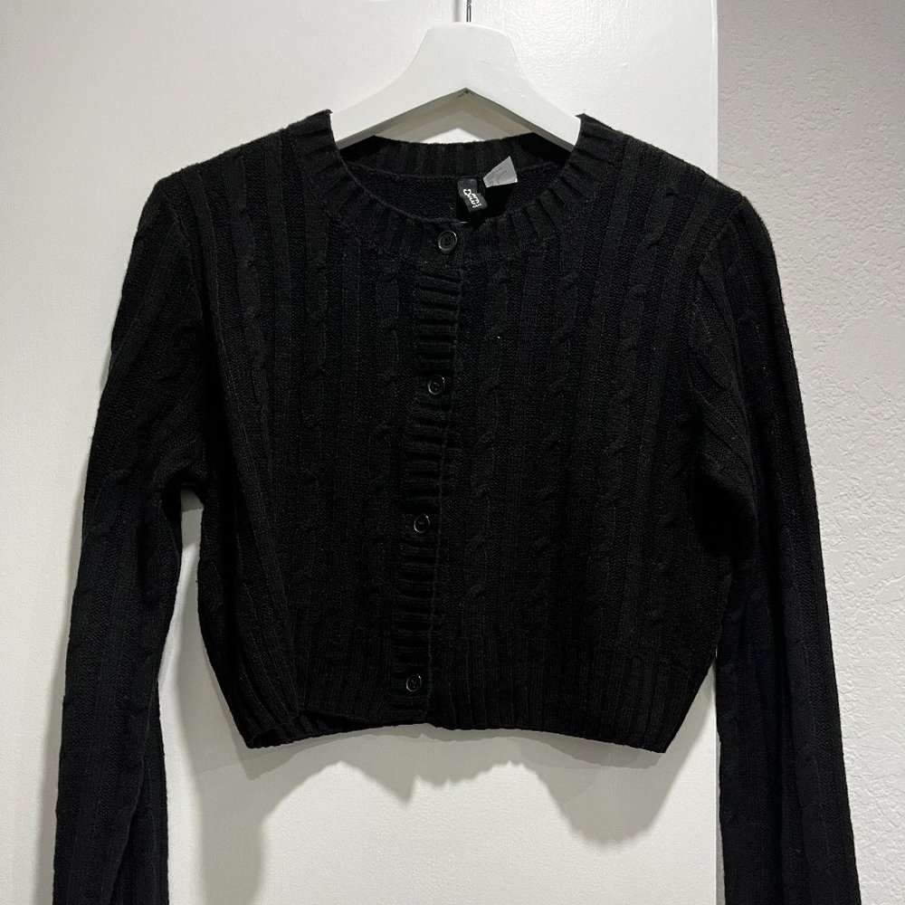 Cropped knitted cardigan